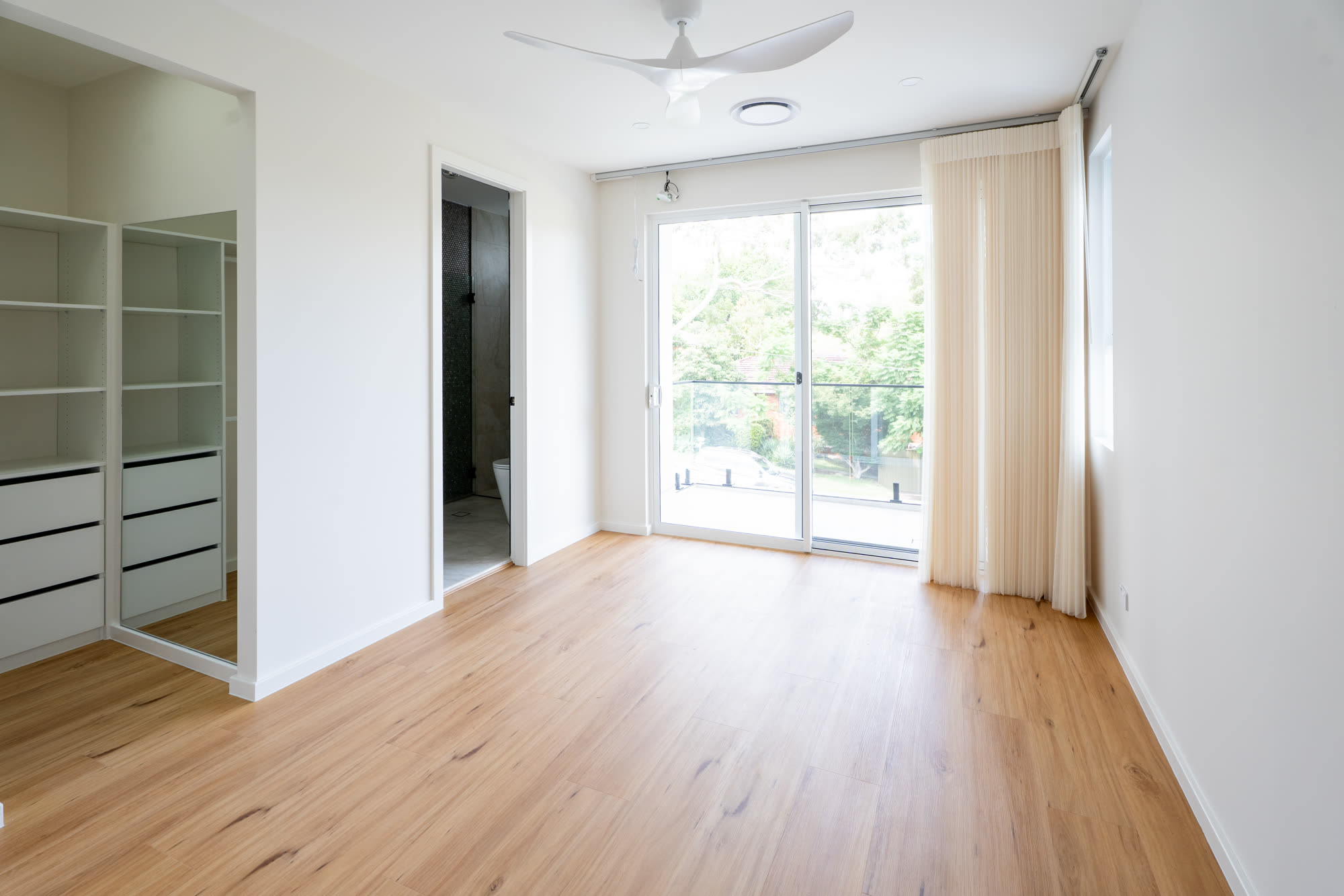 8 Metcalf Ave — main bedroom